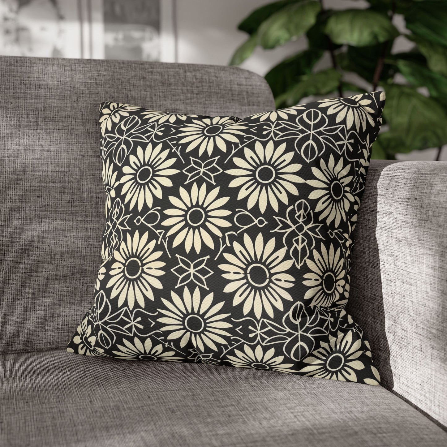 Classic Daisy Black and Off White Elegance Spun Polyester Square Pillowcase 4 Sizes