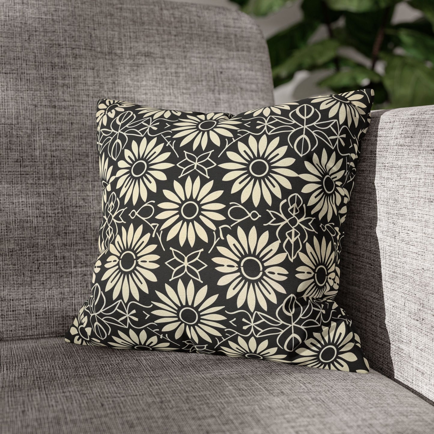 Classic Daisy Black and Off White Elegance Spun Polyester Square Pillowcase 4 Sizes