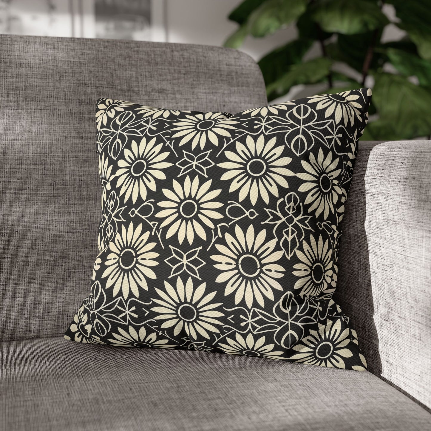 Classic Daisy Black and Off White Elegance Spun Polyester Square Pillowcase 4 Sizes